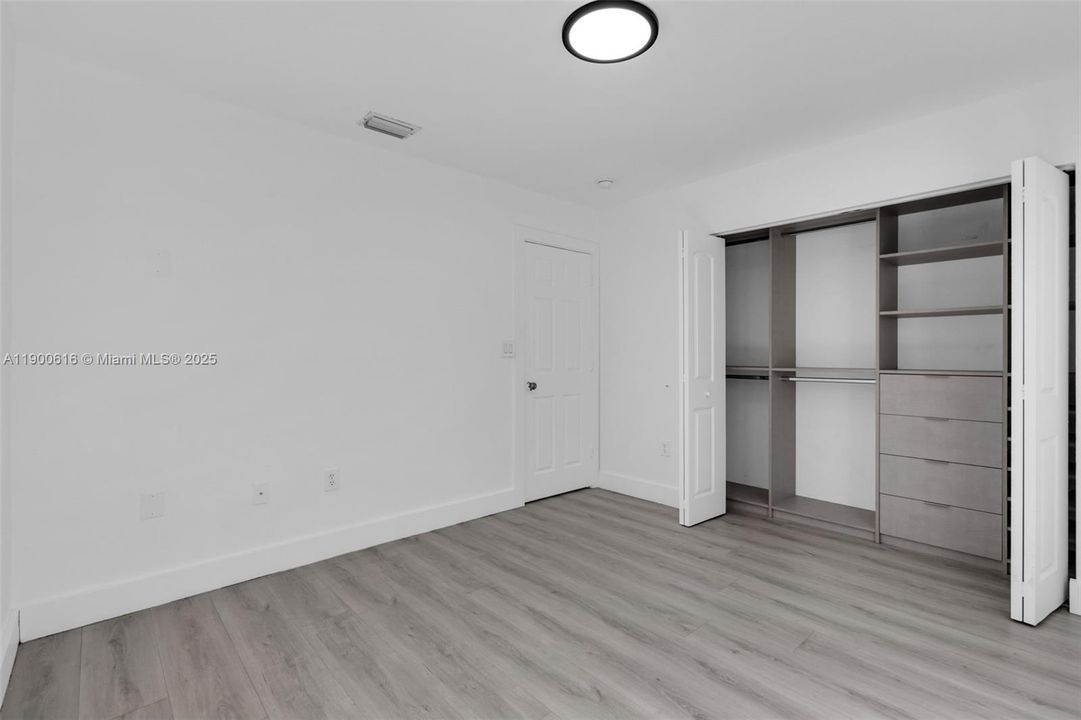 Recently Rented: $4,800 (3 beds, 2 baths, 1965 Square Feet)