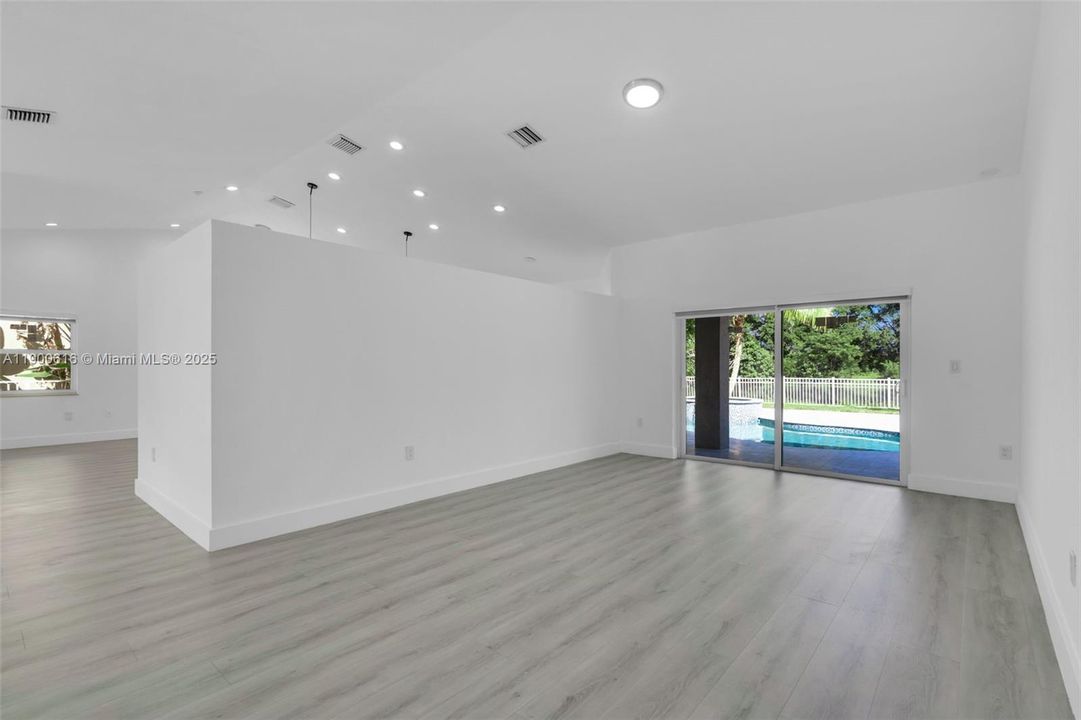 Recently Rented: $4,800 (3 beds, 2 baths, 1965 Square Feet)