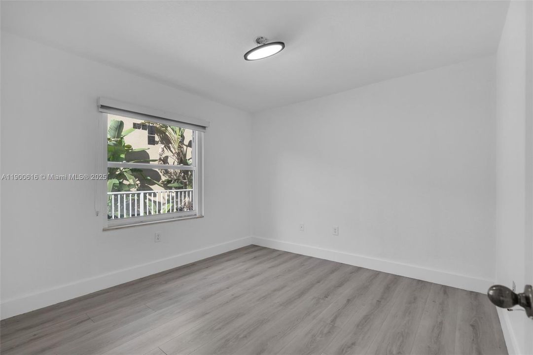 Recently Rented: $4,800 (3 beds, 2 baths, 1965 Square Feet)