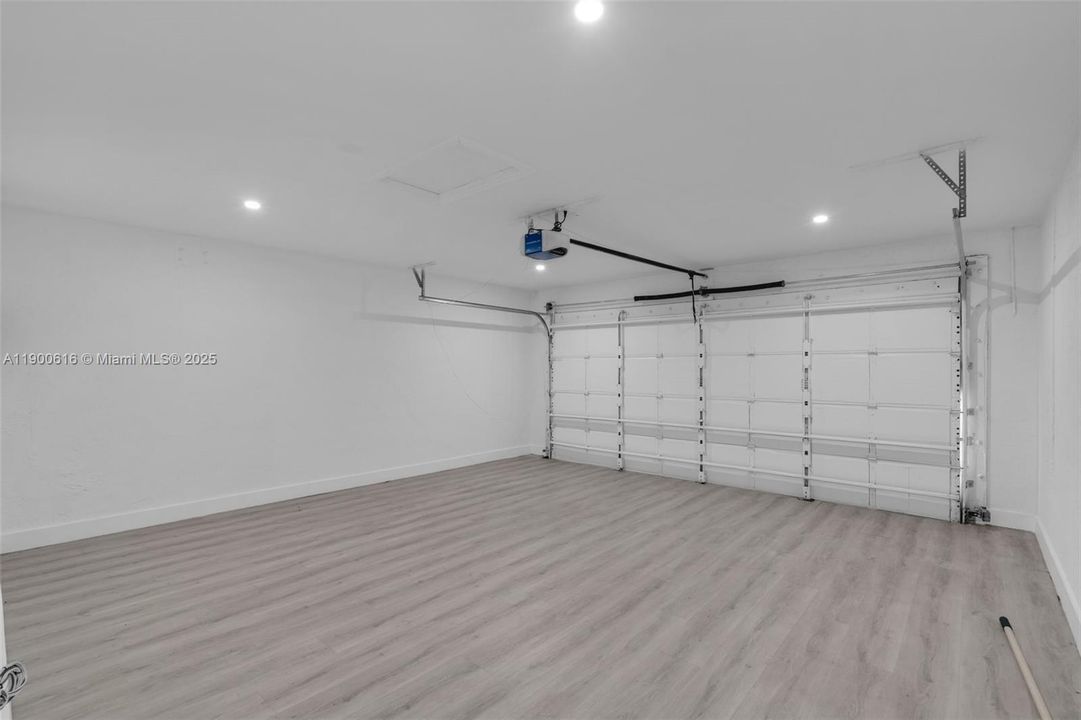 Recently Rented: $4,800 (3 beds, 2 baths, 1965 Square Feet)