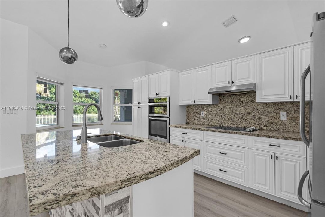 Recently Rented: $4,800 (3 beds, 2 baths, 1965 Square Feet)