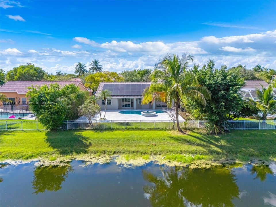 Recently Rented: $4,800 (3 beds, 2 baths, 1965 Square Feet)