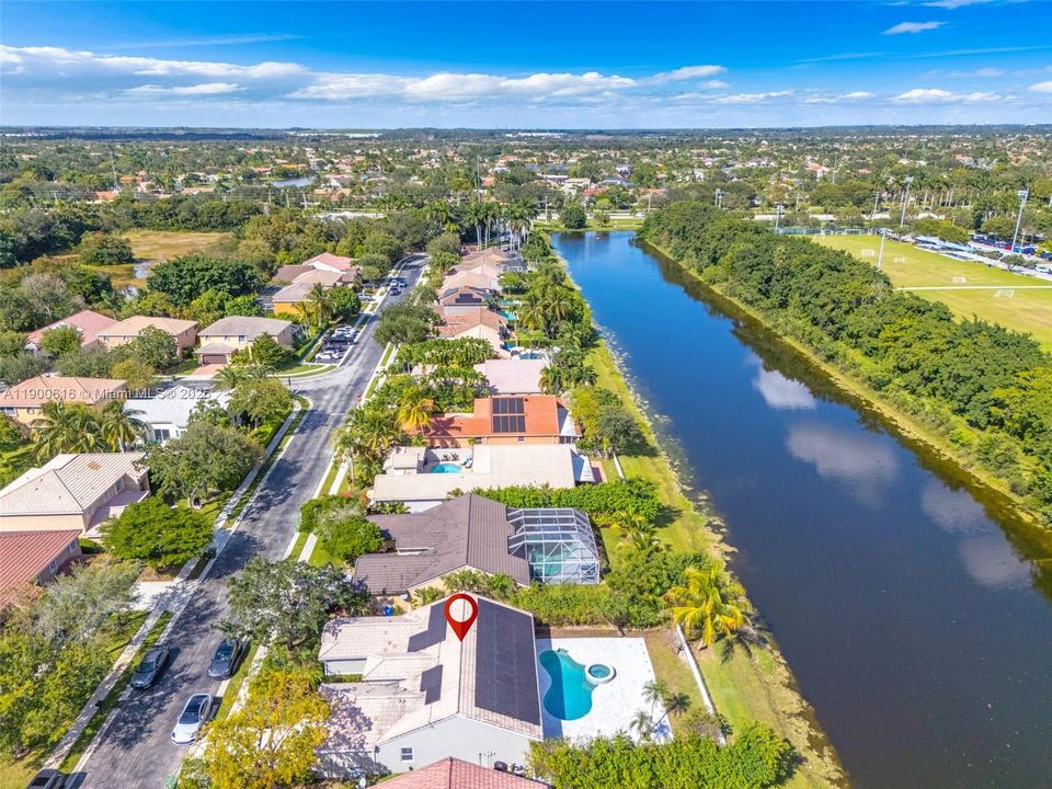 Recently Rented: $4,800 (3 beds, 2 baths, 1965 Square Feet)