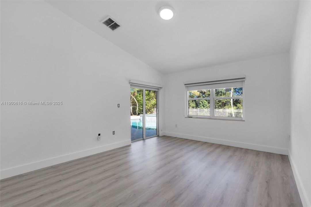 Recently Rented: $4,800 (3 beds, 2 baths, 1965 Square Feet)