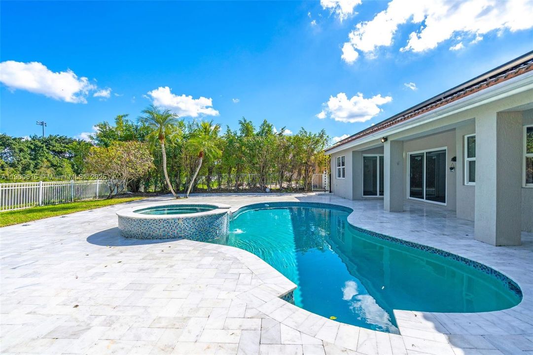 Recently Rented: $4,800 (3 beds, 2 baths, 1965 Square Feet)