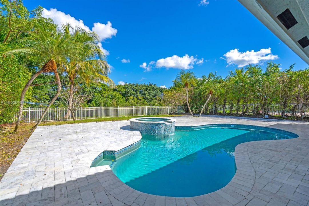 Recently Rented: $4,800 (3 beds, 2 baths, 1965 Square Feet)