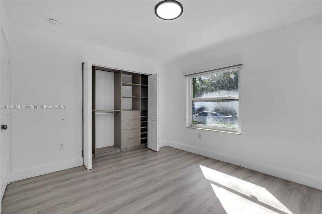 Recently Rented: $4,800 (3 beds, 2 baths, 1965 Square Feet)