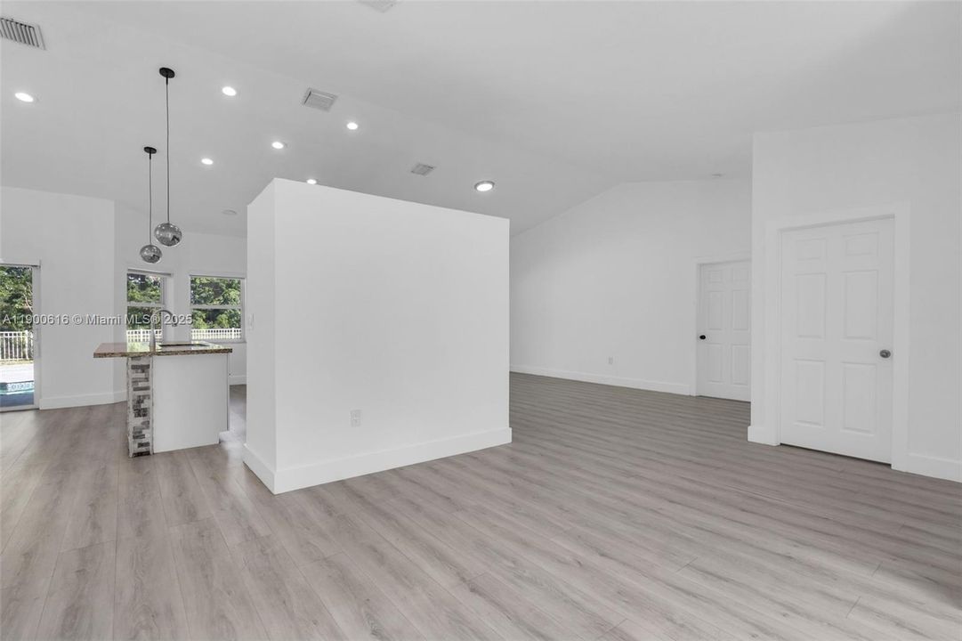 Recently Rented: $4,800 (3 beds, 2 baths, 1965 Square Feet)