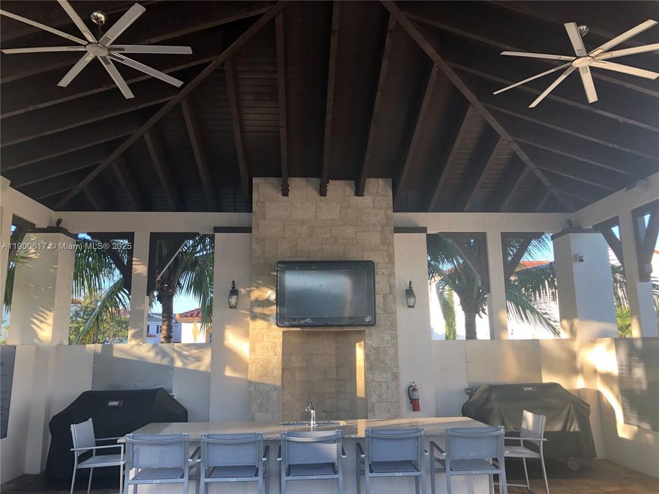 Active With Contract: $650,000 (5 beds, 4 baths, 2312 Square Feet)