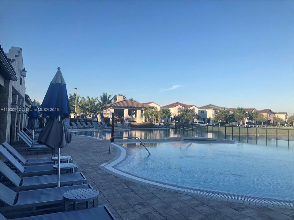 Active With Contract: $650,000 (5 beds, 4 baths, 2312 Square Feet)