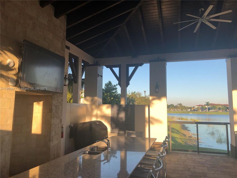 Active With Contract: $650,000 (5 beds, 4 baths, 2312 Square Feet)