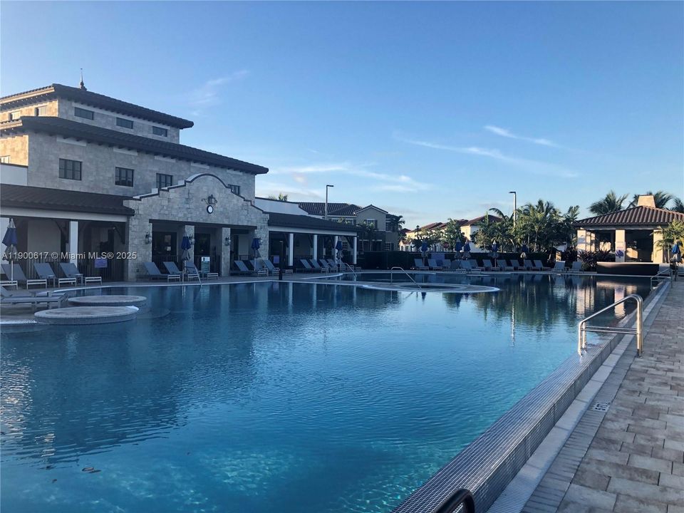 Active With Contract: $650,000 (5 beds, 4 baths, 2312 Square Feet)