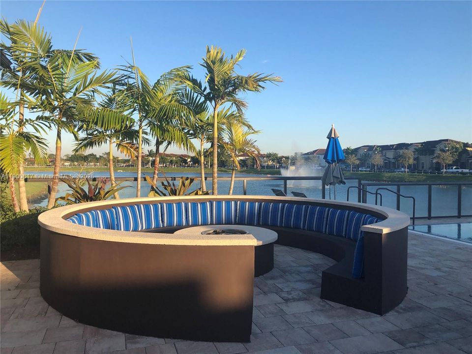 Active With Contract: $650,000 (5 beds, 4 baths, 2312 Square Feet)