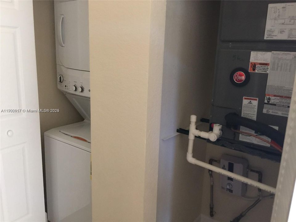 Active With Contract: $650,000 (5 beds, 4 baths, 2312 Square Feet)