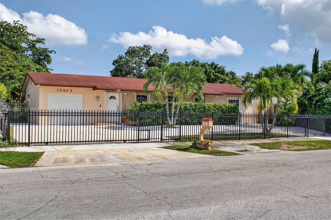 待售: $659,000 (4 贝兹, 3 浴室, 1828 平方英尺)