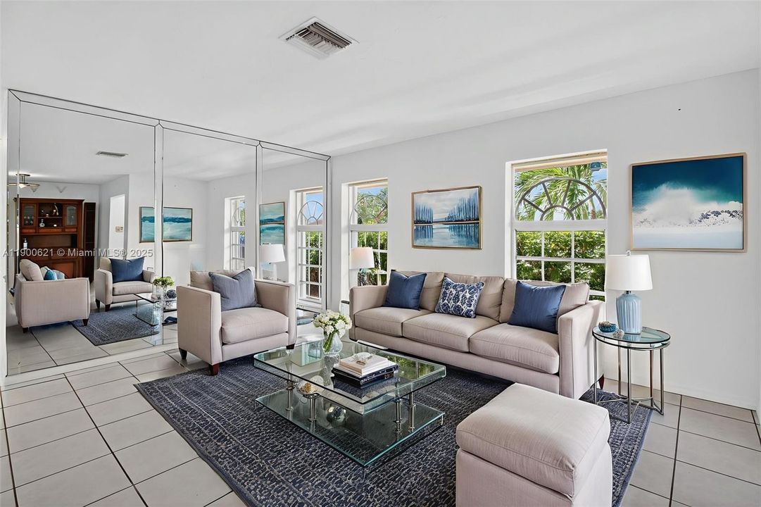 待售: $659,000 (4 贝兹, 3 浴室, 1828 平方英尺)