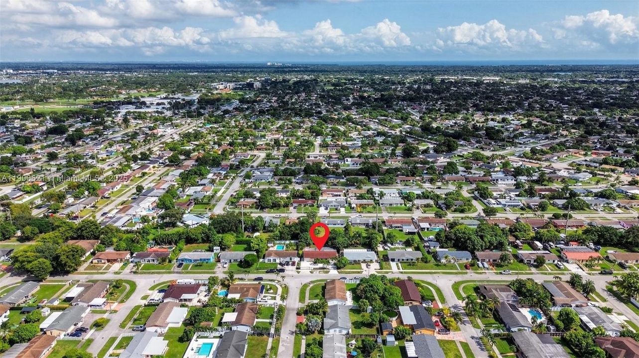 待售: $659,000 (4 贝兹, 3 浴室, 1828 平方英尺)