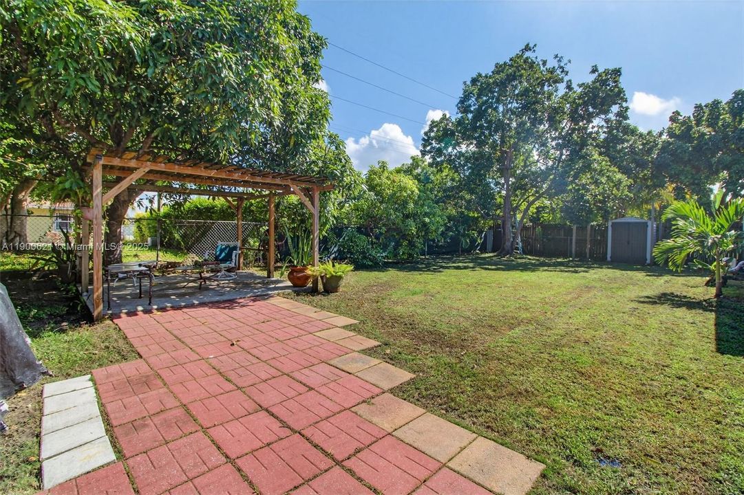 待售: $659,000 (4 贝兹, 3 浴室, 1828 平方英尺)