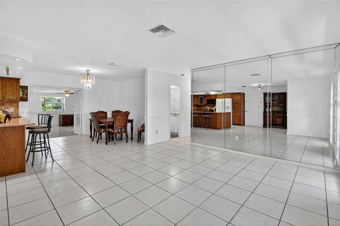 待售: $659,000 (4 贝兹, 3 浴室, 1828 平方英尺)