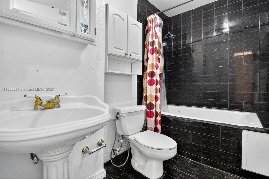 待售: $659,000 (4 贝兹, 3 浴室, 1828 平方英尺)