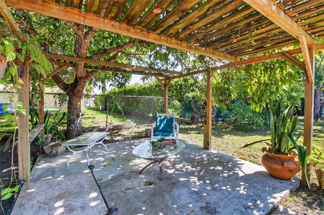 待售: $659,000 (4 贝兹, 3 浴室, 1828 平方英尺)