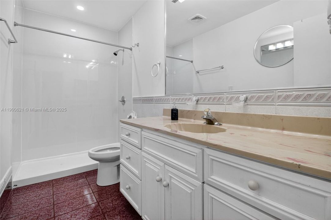 待售: $659,000 (4 贝兹, 3 浴室, 1828 平方英尺)