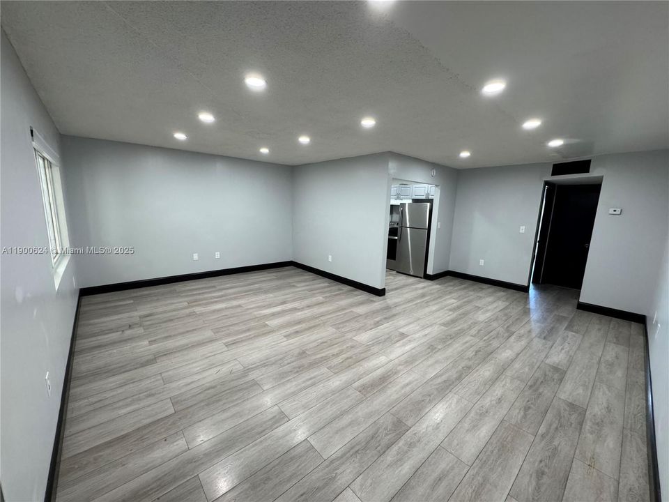 Недавно арендовано: $1,900 (1 спален, 1 ванн, 750 Квадратных фут)