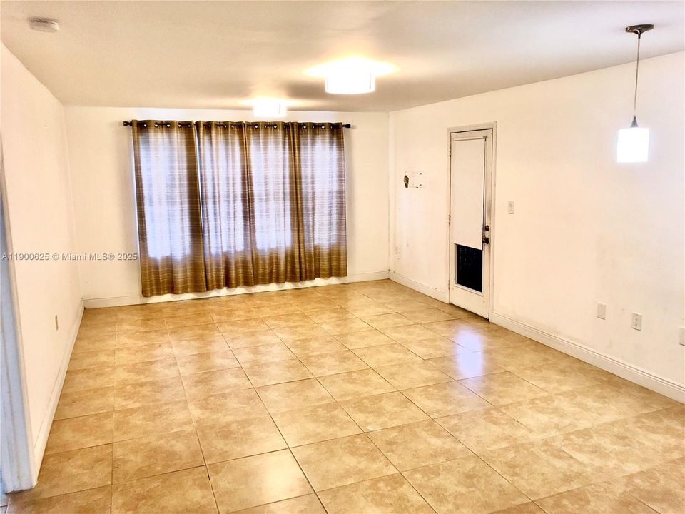 For Rent: $2,450 (2 beds, 2 baths, 1053 Square Feet)