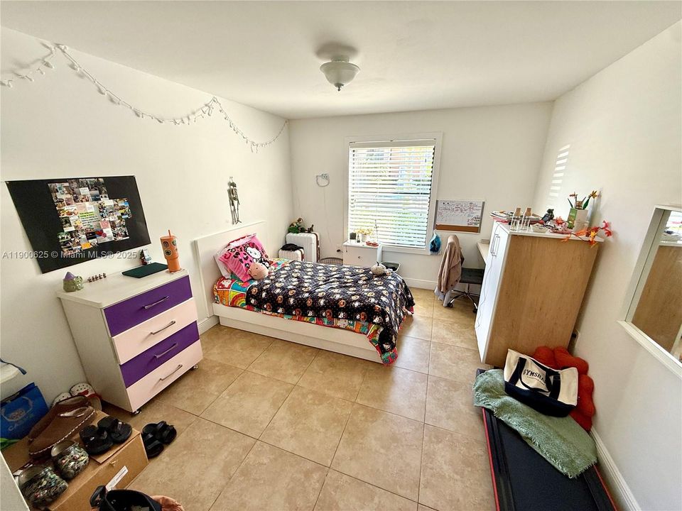 For Rent: $2,450 (2 beds, 2 baths, 1053 Square Feet)