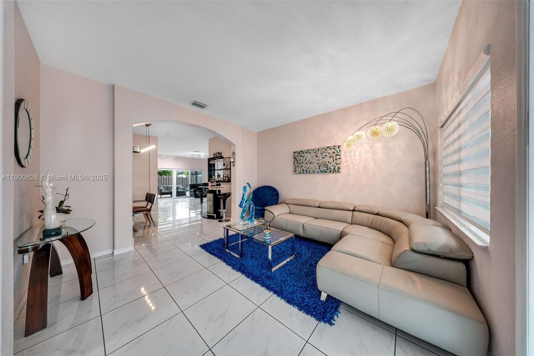 Recently Sold: $585,000 (3 beds, 2 baths, 1486 Square Feet)