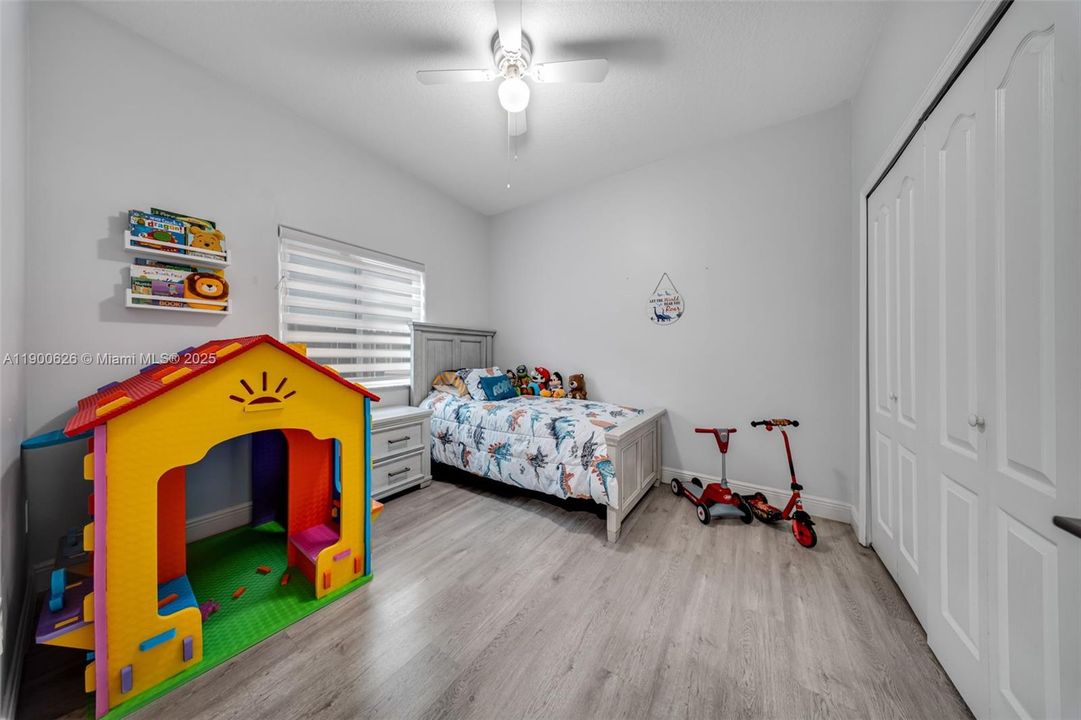 Recently Sold: $585,000 (3 beds, 2 baths, 1486 Square Feet)