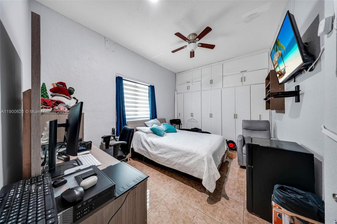 Recently Sold: $585,000 (3 beds, 2 baths, 1486 Square Feet)