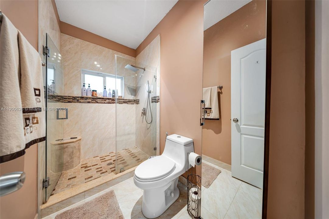 Recently Sold: $585,000 (3 beds, 2 baths, 1486 Square Feet)