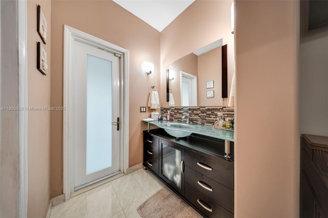 Recently Sold: $585,000 (3 beds, 2 baths, 1486 Square Feet)