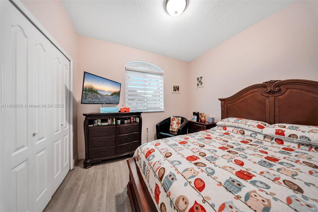 Recently Sold: $585,000 (3 beds, 2 baths, 1486 Square Feet)