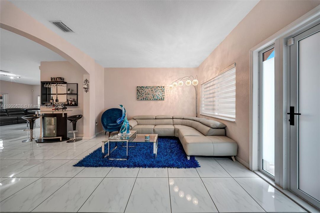 Recently Sold: $585,000 (3 beds, 2 baths, 1486 Square Feet)