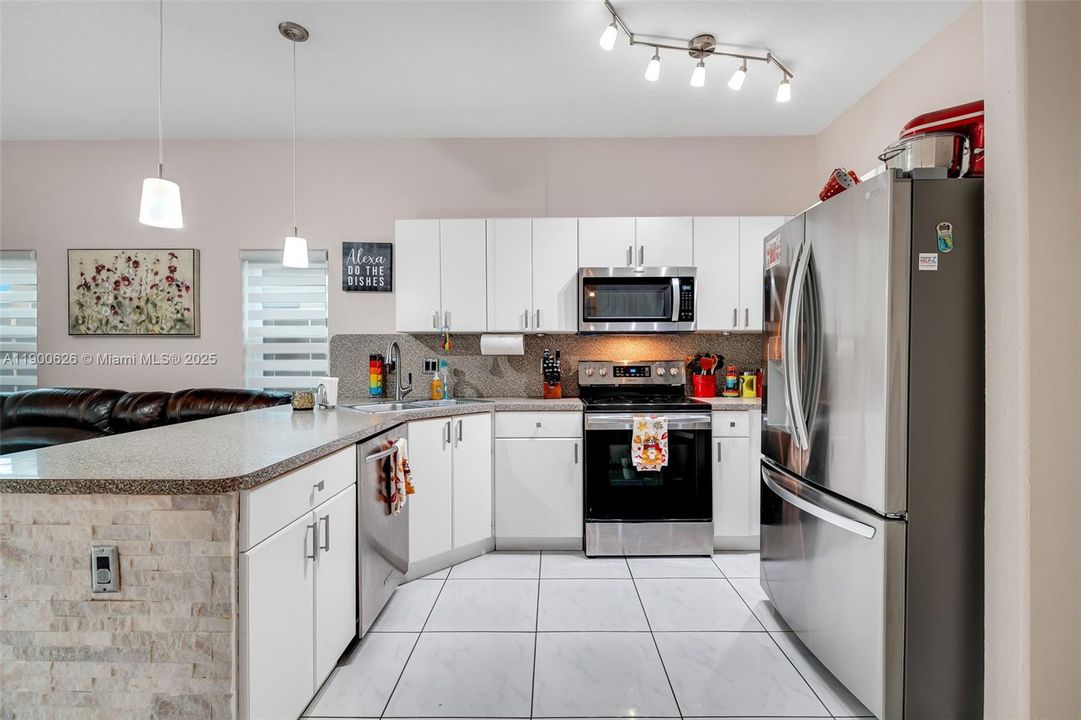 Recently Sold: $585,000 (3 beds, 2 baths, 1486 Square Feet)