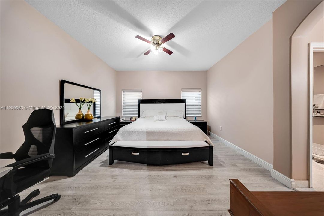 Recently Sold: $585,000 (3 beds, 2 baths, 1486 Square Feet)