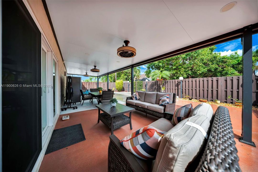 Recently Sold: $585,000 (3 beds, 2 baths, 1486 Square Feet)