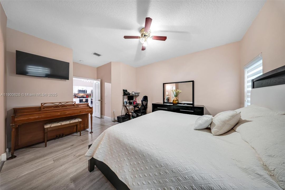 Recently Sold: $585,000 (3 beds, 2 baths, 1486 Square Feet)