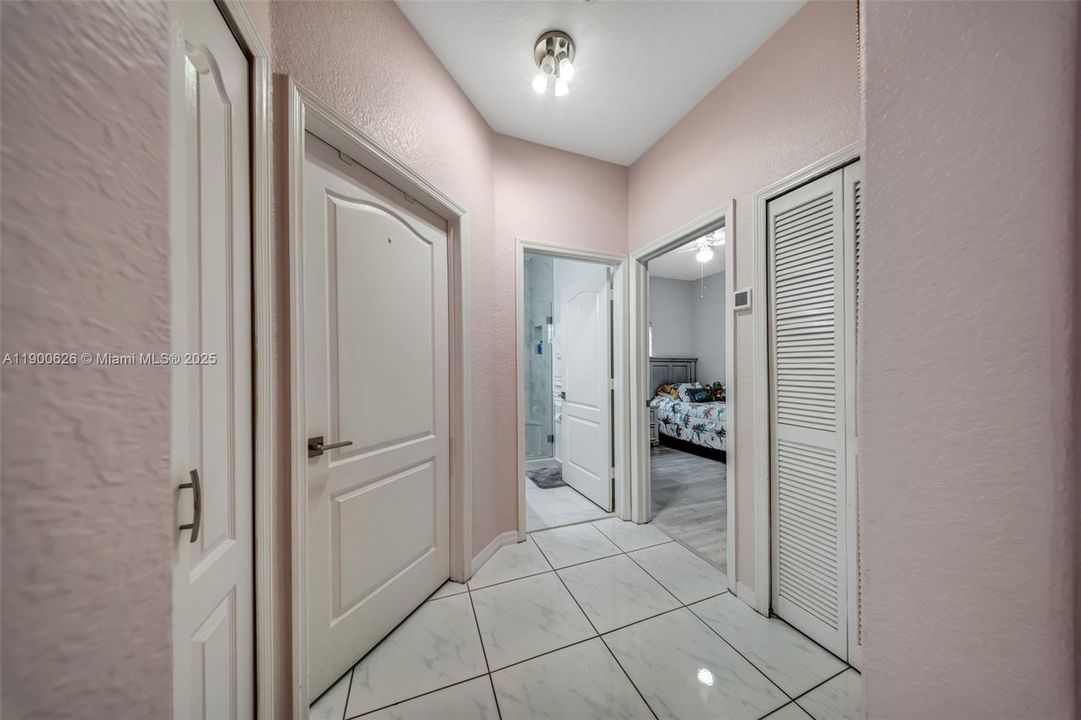 Recently Sold: $585,000 (3 beds, 2 baths, 1486 Square Feet)