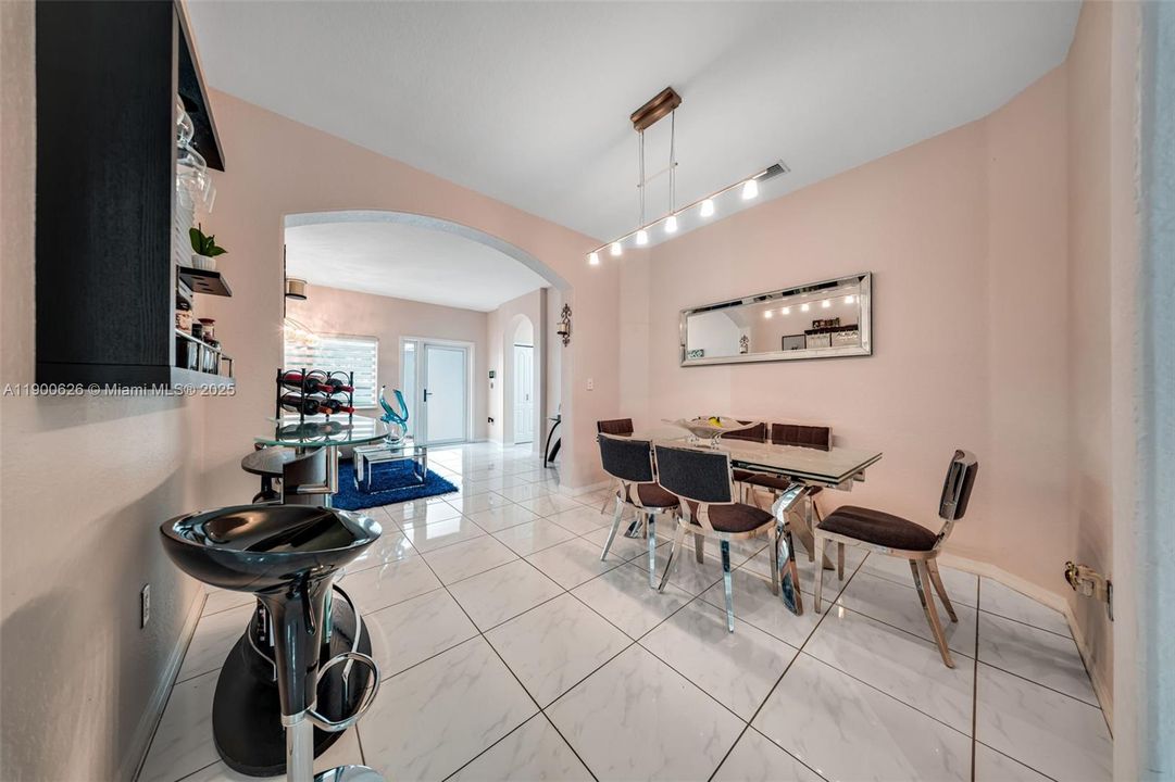 Recently Sold: $585,000 (3 beds, 2 baths, 1486 Square Feet)