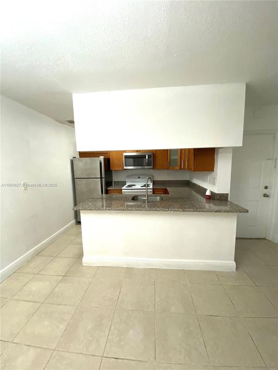 Recently Rented: $1,790 (1 beds, 1 baths, 632 Square Feet)