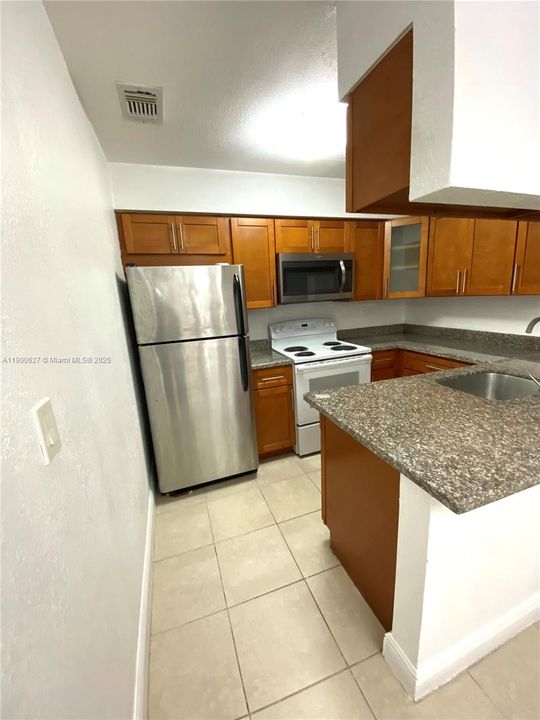 Recently Rented: $1,790 (1 beds, 1 baths, 632 Square Feet)