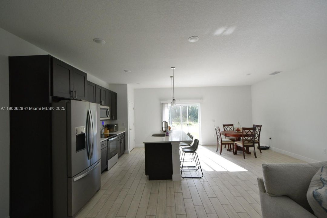 For Sale: $293,500 (3 beds, 2 baths, 1545 Square Feet)