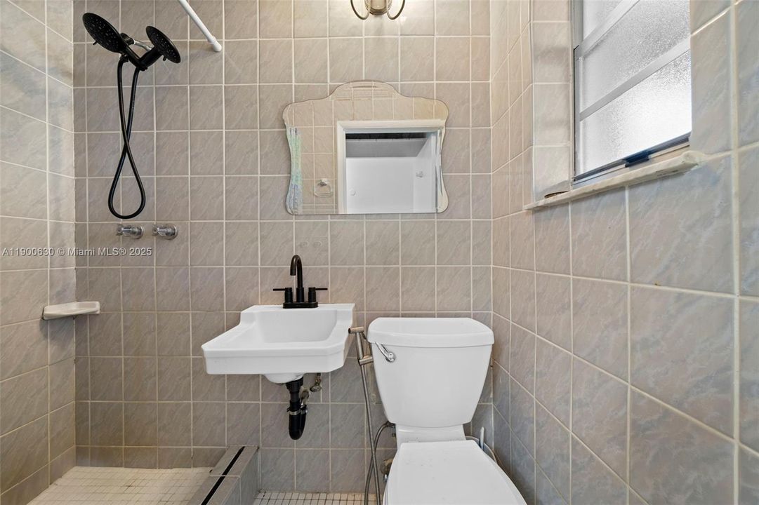 For Rent: $4,200 (3 beds, 2 baths, 1460 Square Feet)