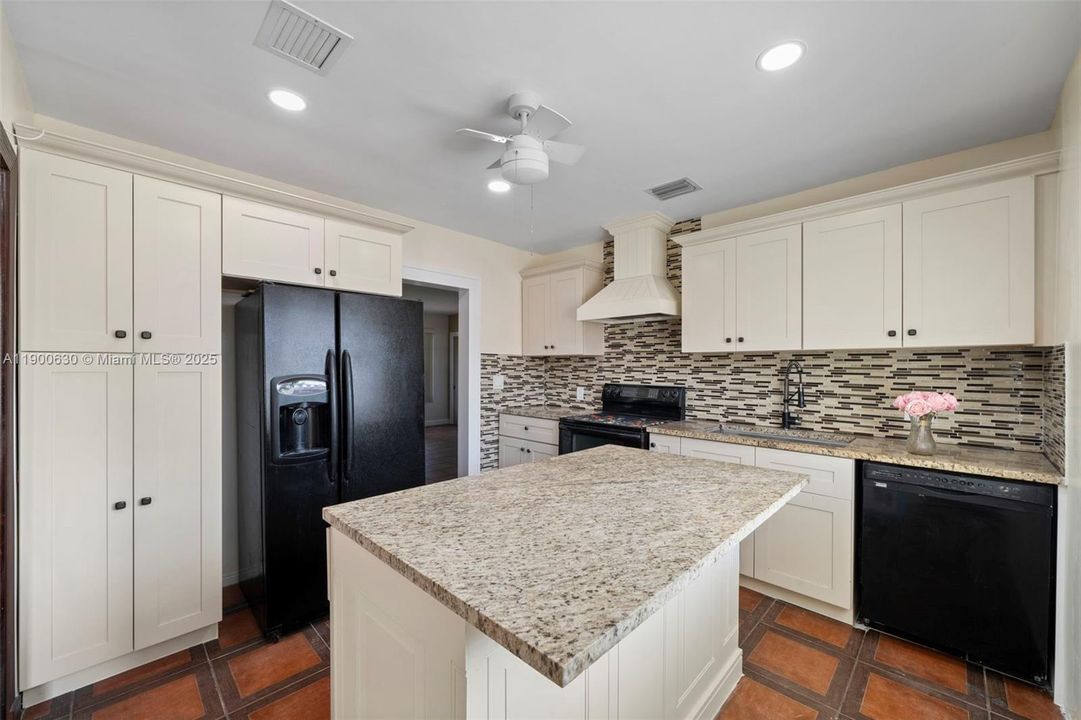 For Rent: $4,200 (3 beds, 2 baths, 1460 Square Feet)