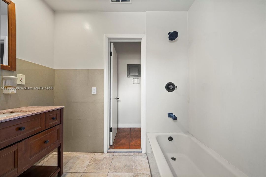 For Rent: $4,200 (3 beds, 2 baths, 1460 Square Feet)