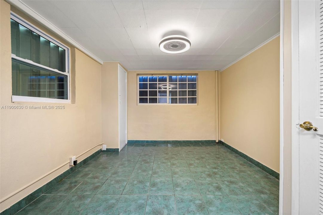 For Rent: $4,200 (3 beds, 2 baths, 1460 Square Feet)