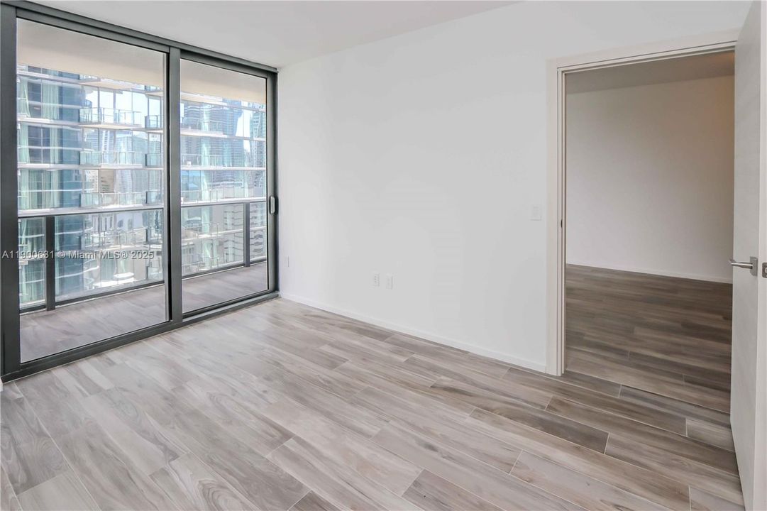 Active With Contract: $604,000 (1 beds, 2 baths, 881 Square Feet)